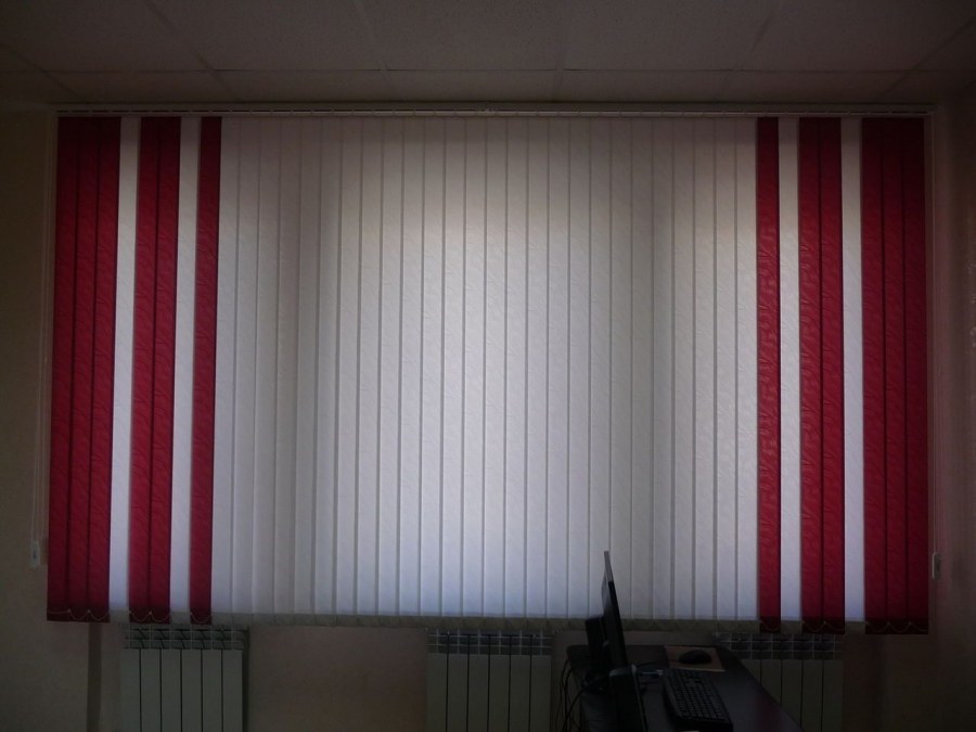 Жалюзи вертикальные двухцветные