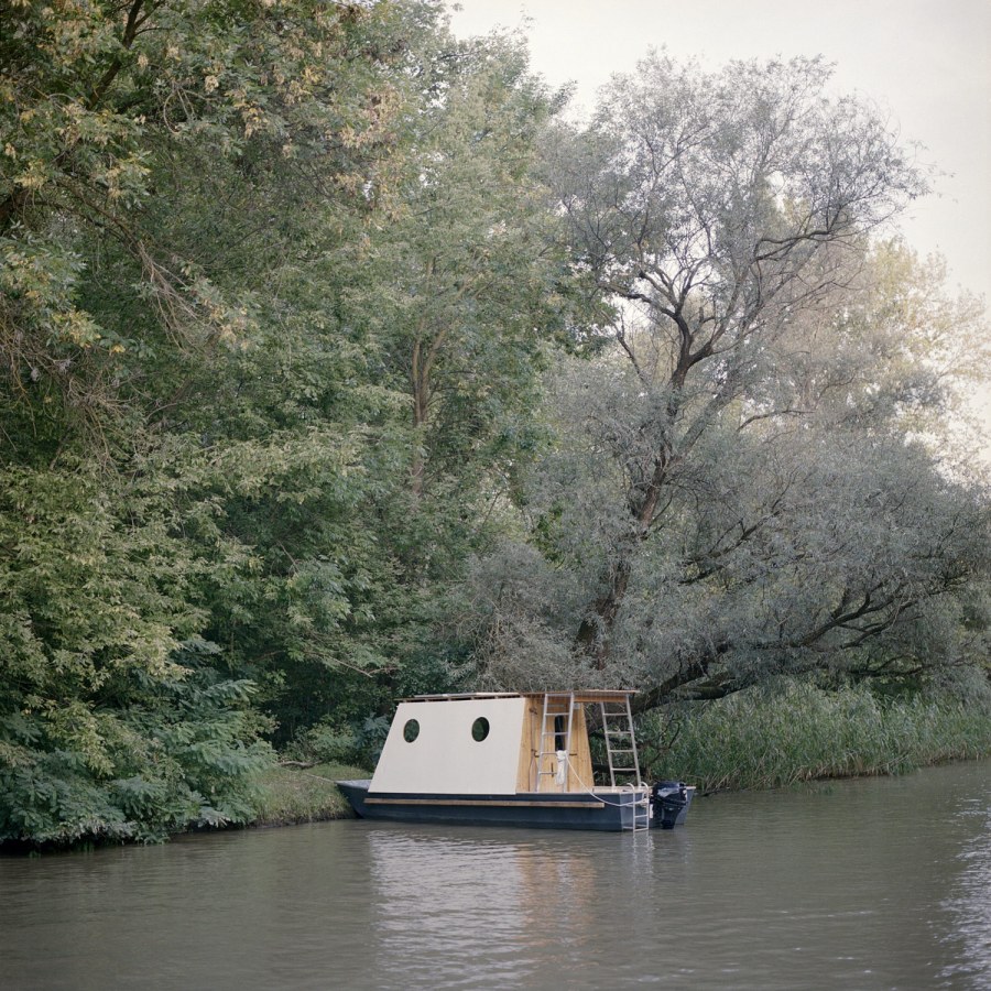 Лодка дом на воде