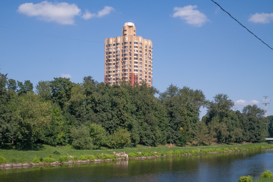 Плавучий дом хаусбот