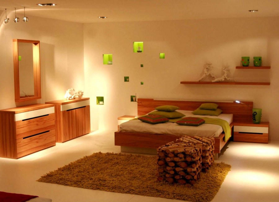 Спальня с рыжей мебелью