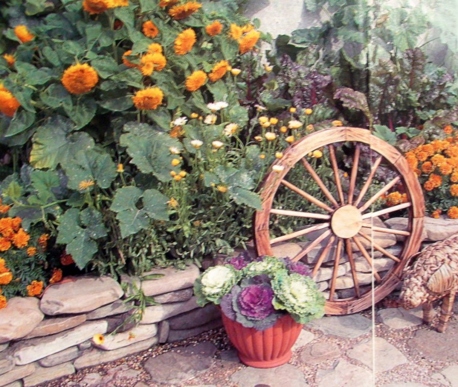 Клумба в деревенском стиле