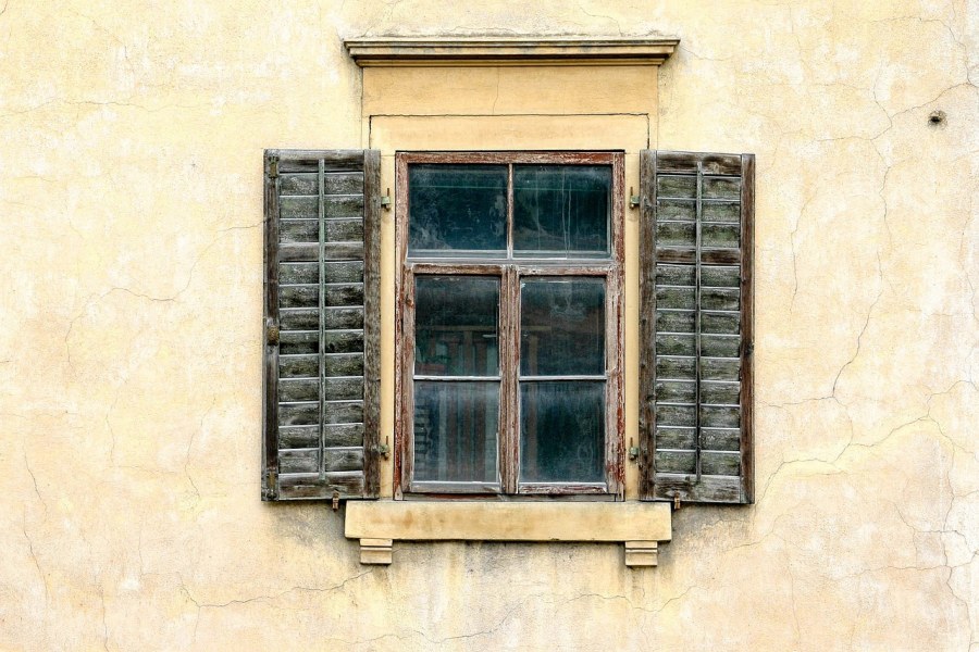 Винтажное окно в интерьере