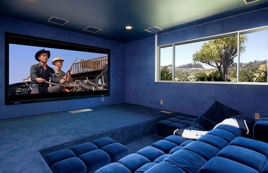 Гостиная с проектором