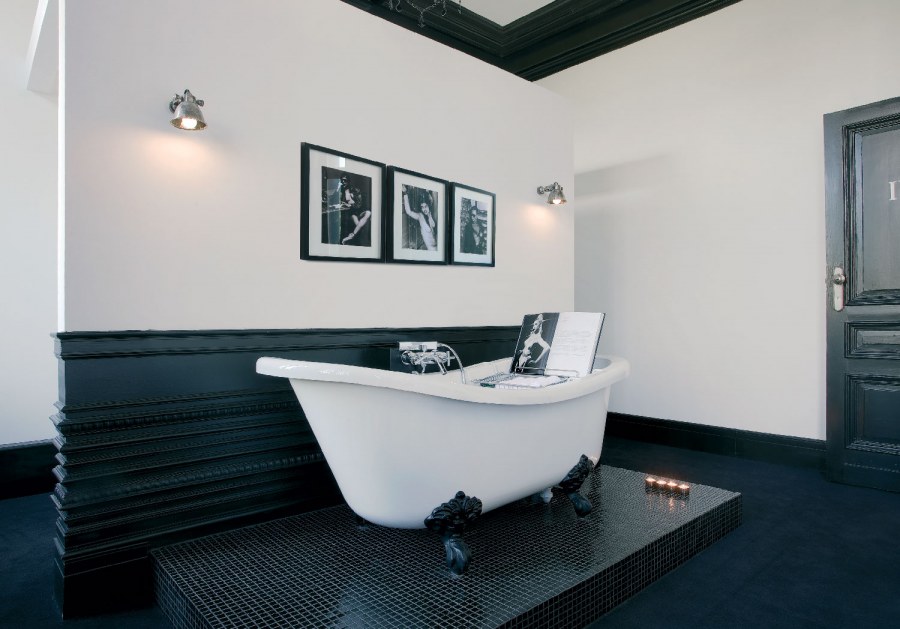 Черный плинтус в интерьере