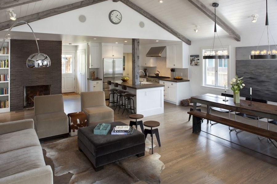 Планировка кухни-гостиной в загородном доме