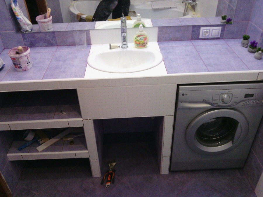 Столешница из плитки в ванную