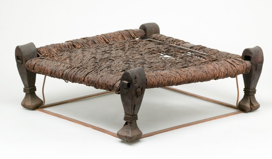 Кресло в египетском стиле