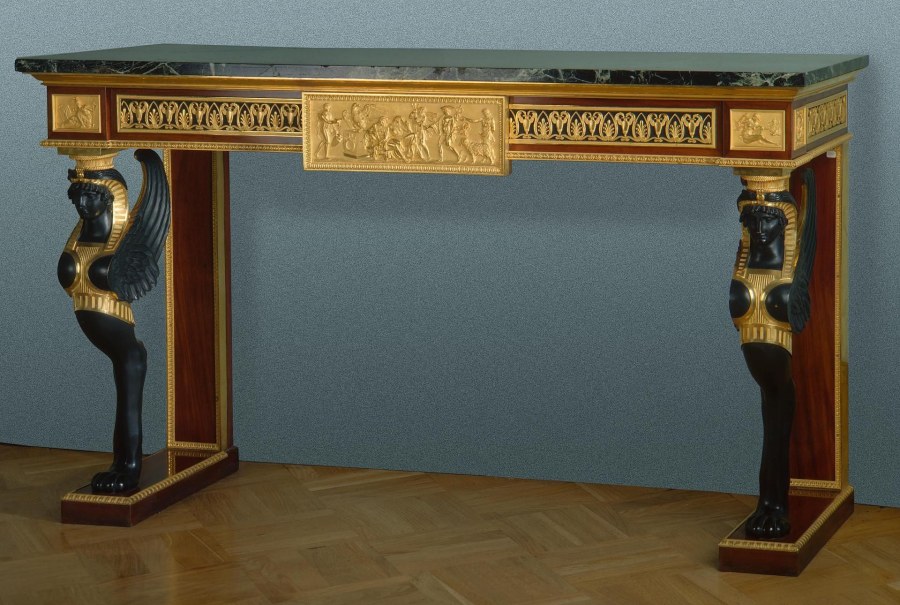 Шкаф в египетском стиле