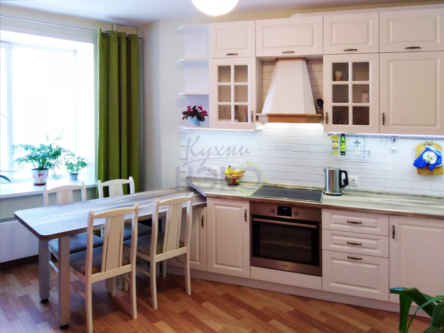 Кухонный гарнитур переходящий в стол