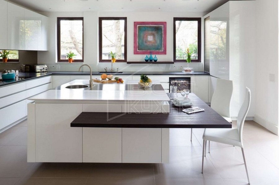 Кухонный остров с обеденной