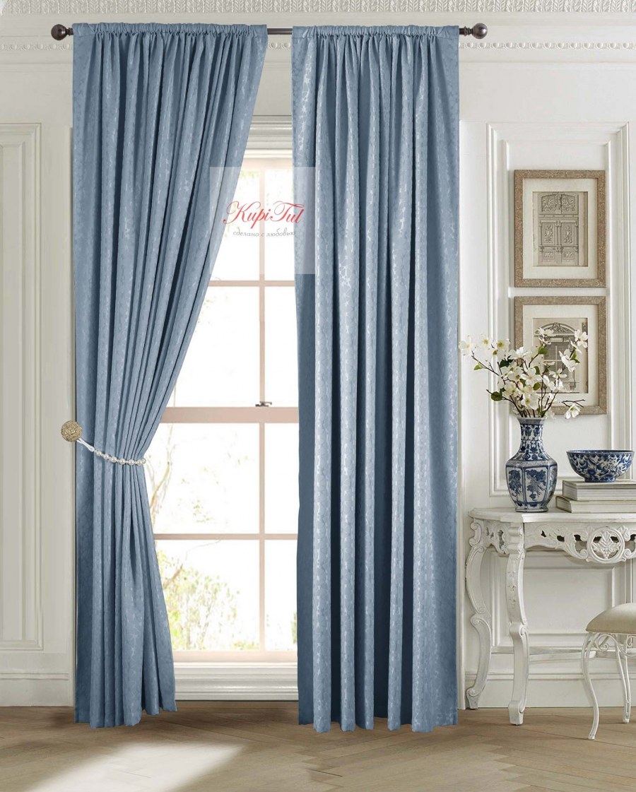 Синие бархатные шторы