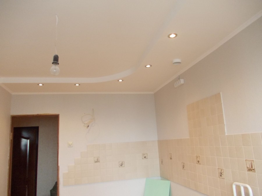 Потолки из гипсокартона для кухни