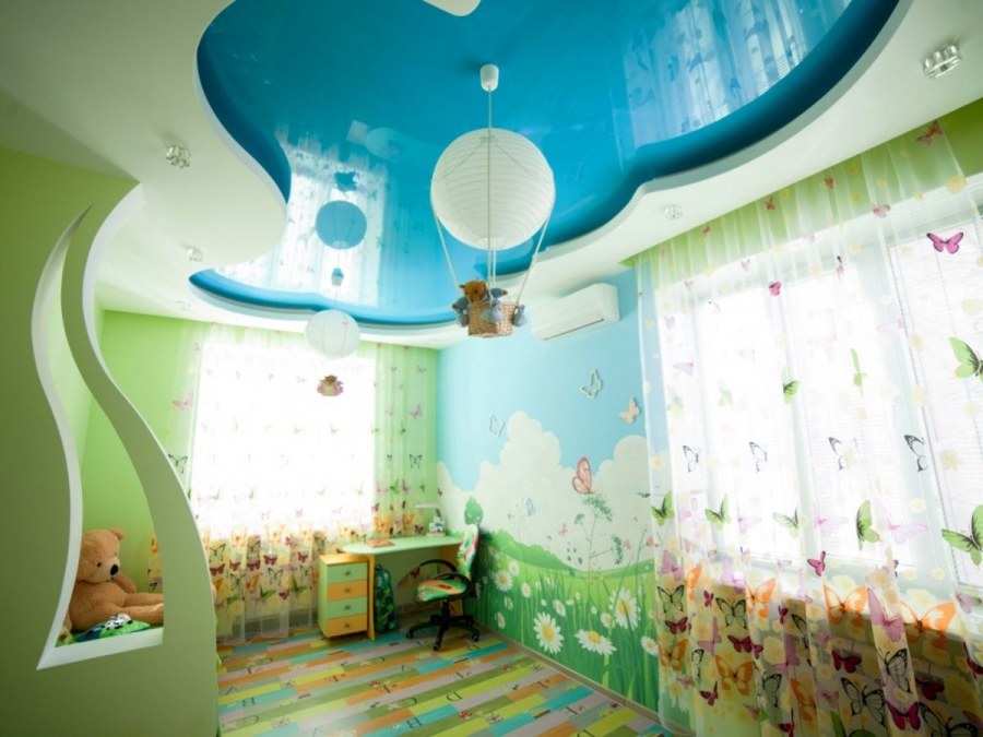 Натяжной потолок в детской