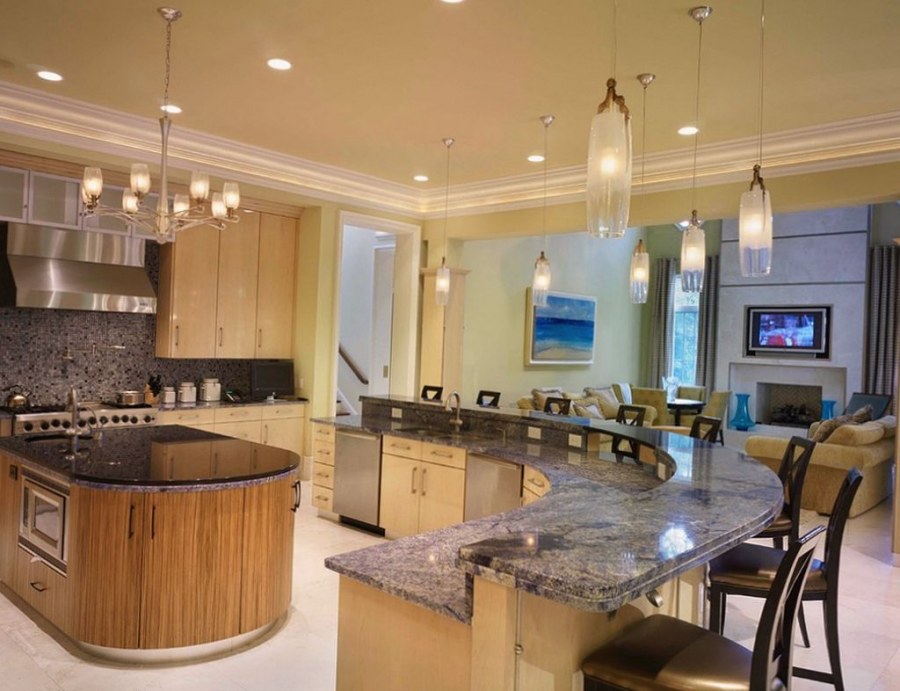 Полукруглая кухня-гостиная