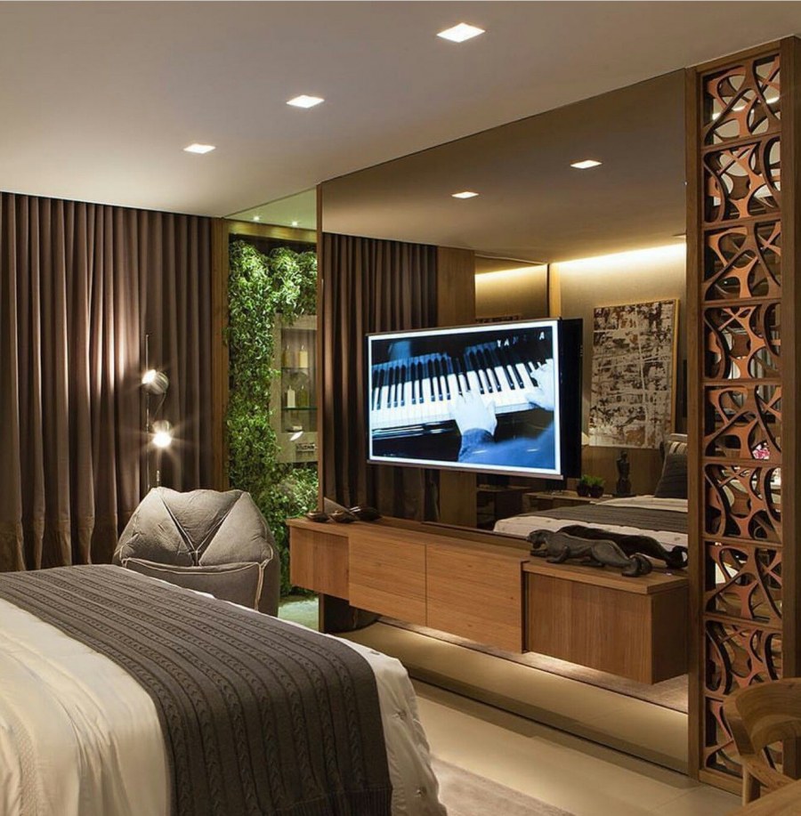 Телевизор в спальне