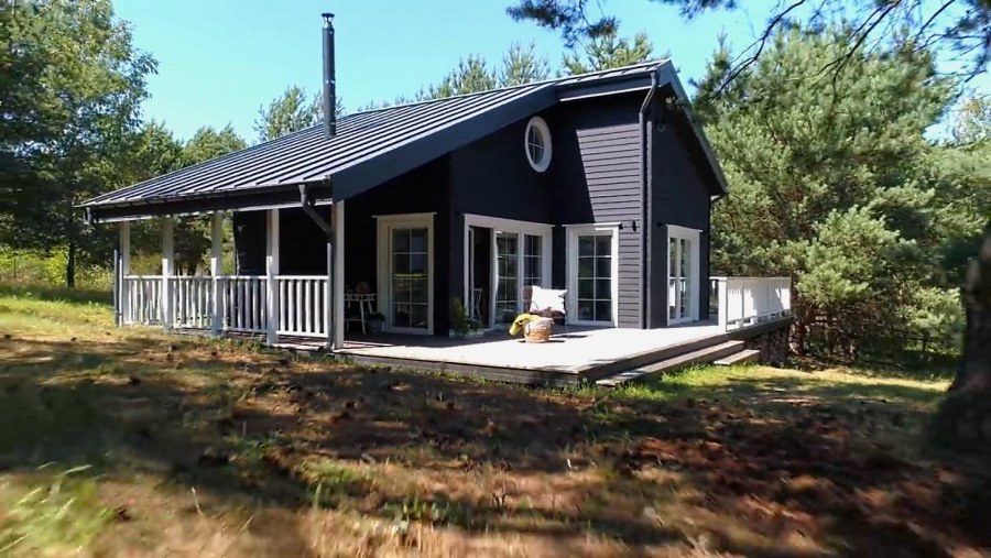 Одноэтажный дом с террасой в скандинавском стиле