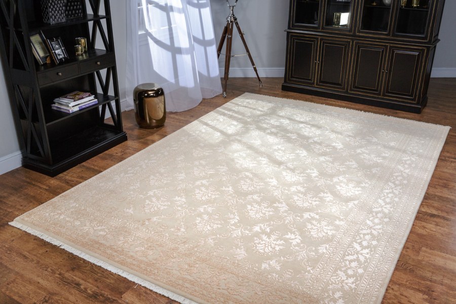 Ковер бежевый