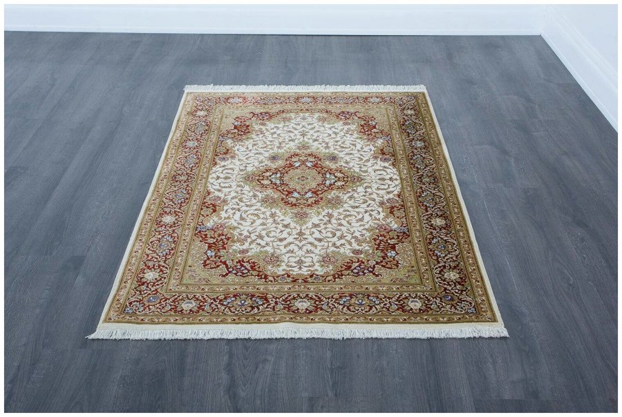 Ковер из шелка