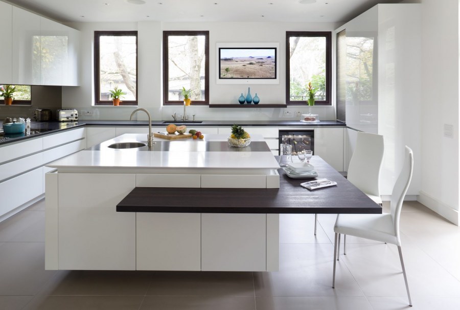 Кухонный остров с обеденной