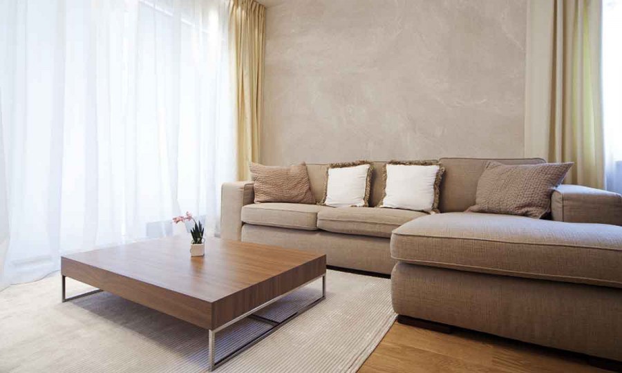Бежевый диван в интерьере