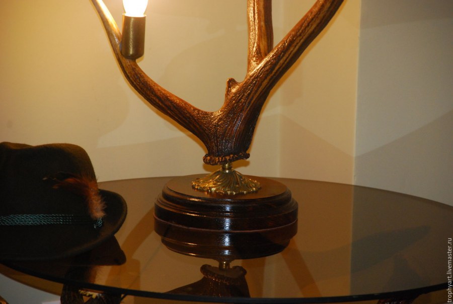 Светильник из оленьих Рогов