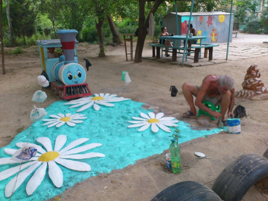 Детская площадка во дворе