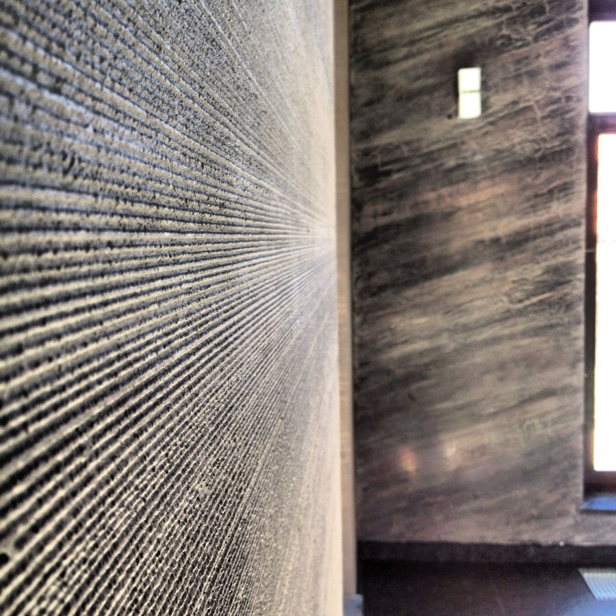 Декоративная штукатурка полосками