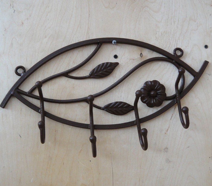 Кованая декоративная вешалка