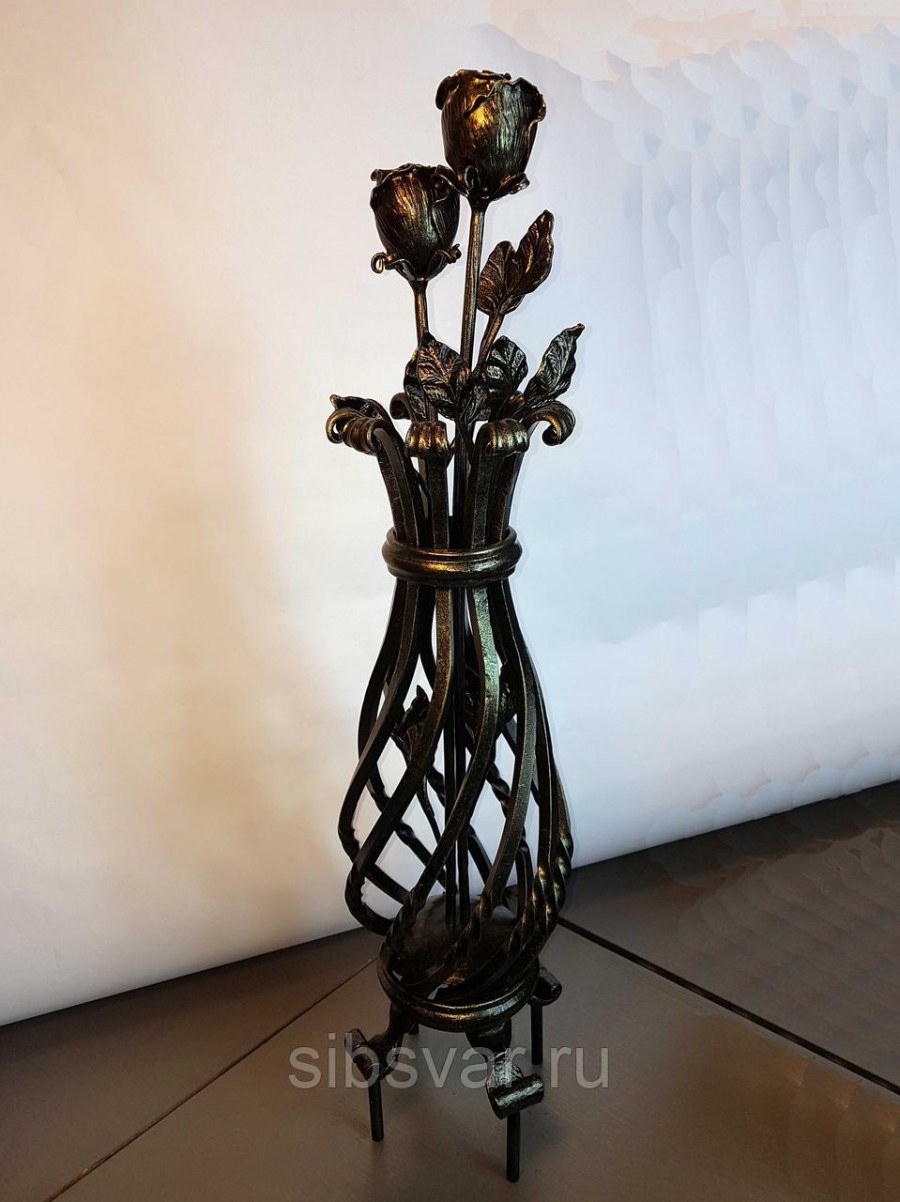 Кованые вазы для цветов