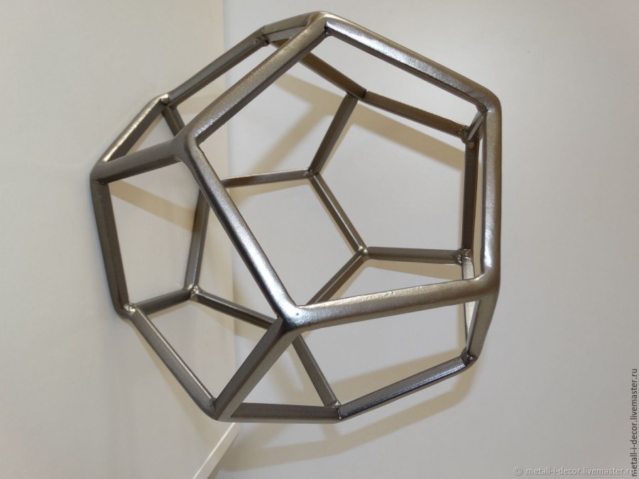 Металлический куб