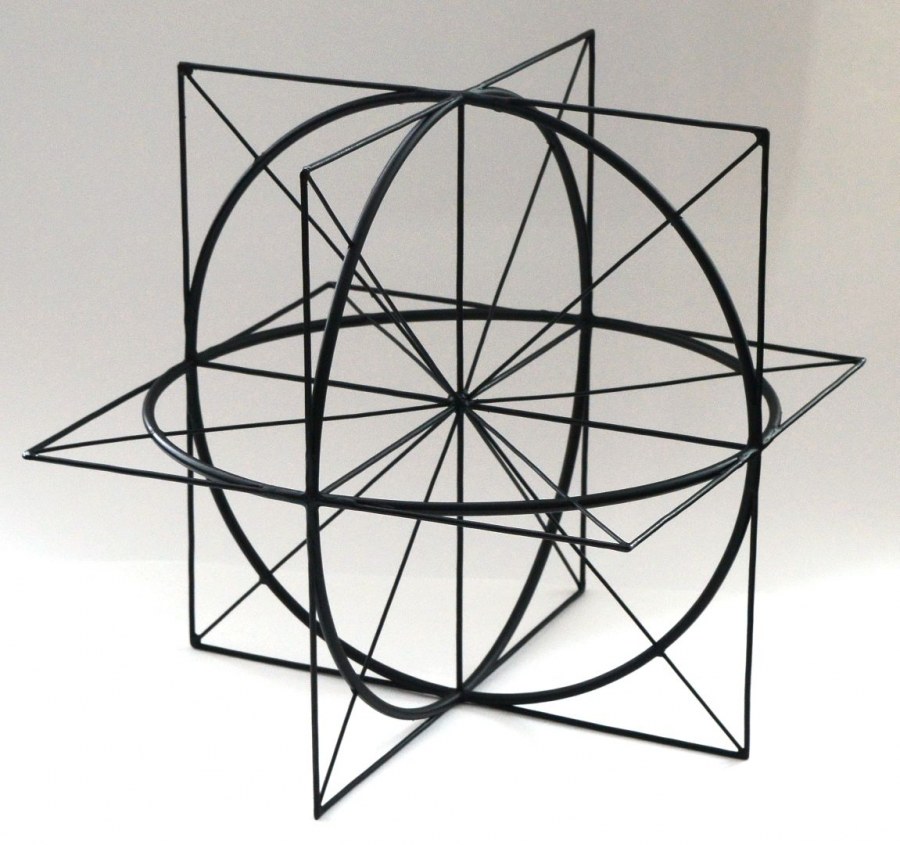 Арт объекты из металлических прутьев