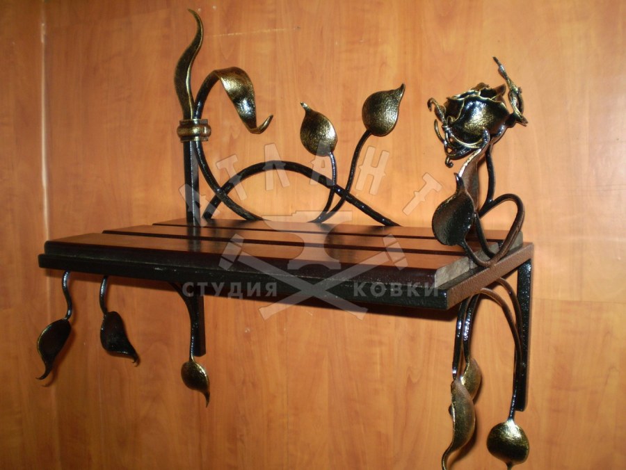Полки с коваными элементами