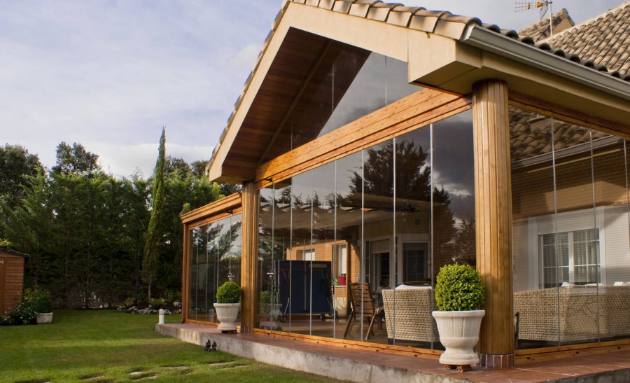 Интерьер веранды в загородном доме