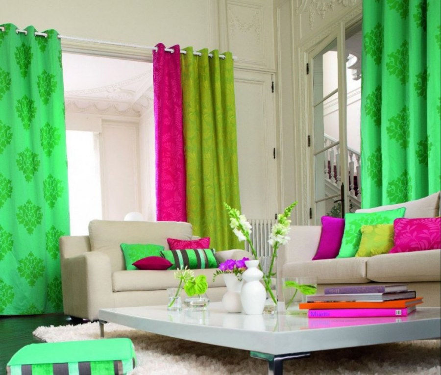 Яркие занавески в интерьере