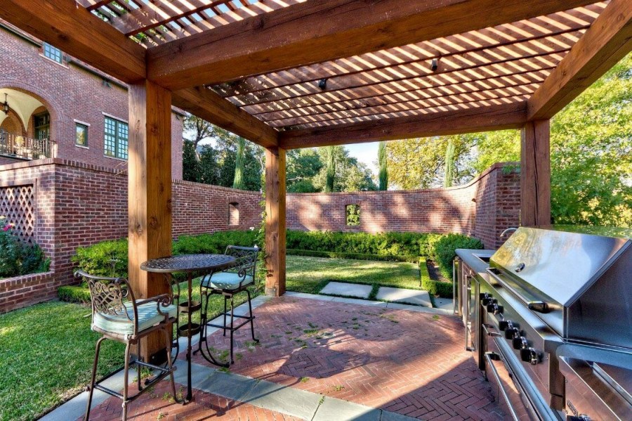 Терраса пергола зона патио