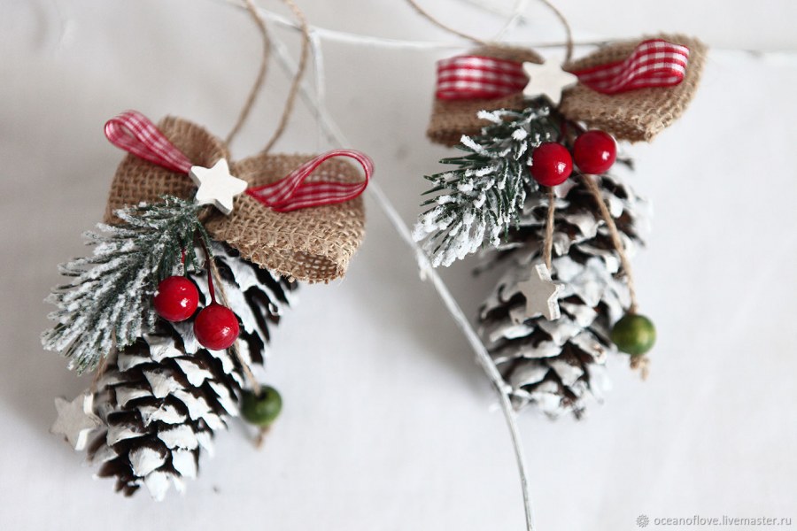 Елочные украшения из шишек