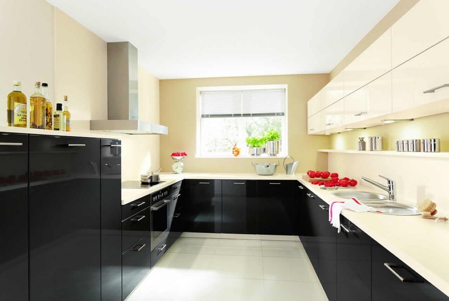 Бежево черная кухня