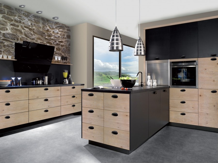Черно бежевая кухня