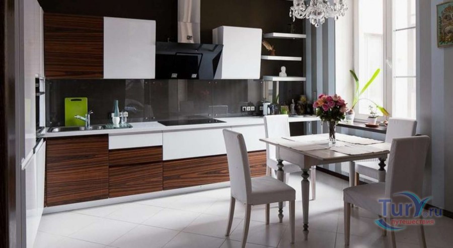Бело коричневая кухня