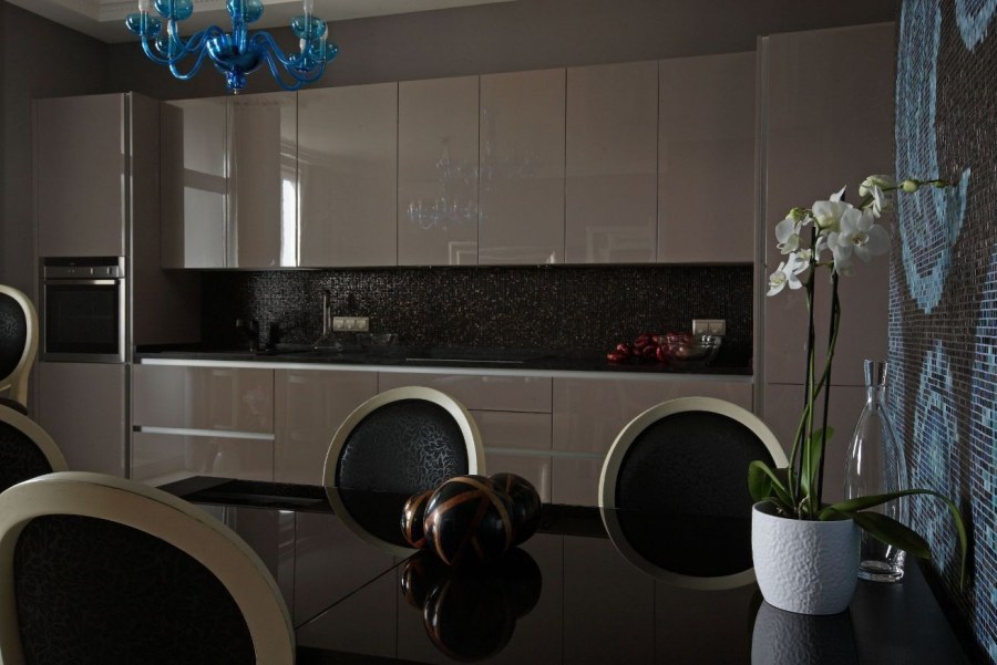 Кухня в темных кофейных тонах хрущевка