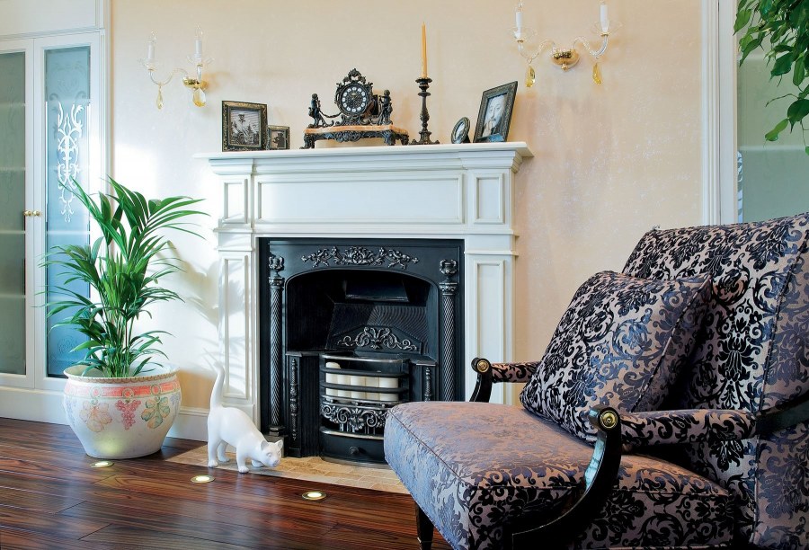 Угловой камин Неоклассика в интерьере