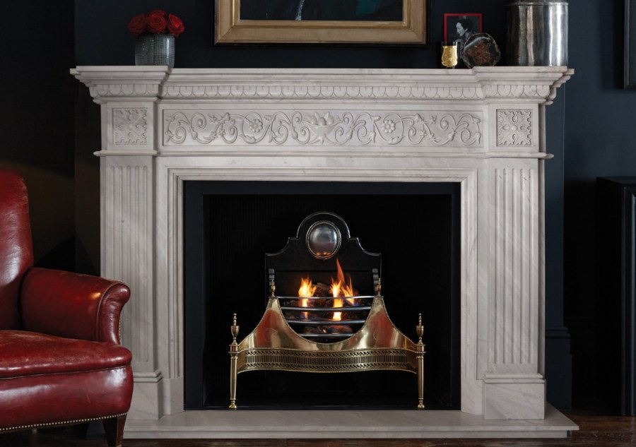 Камин в классическом стиле