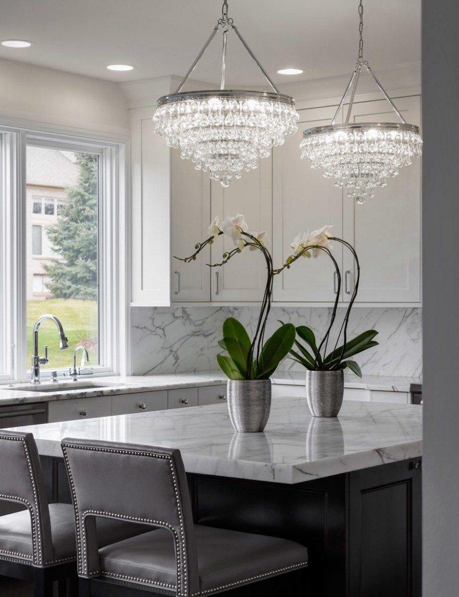 Стильные люстры для кухни