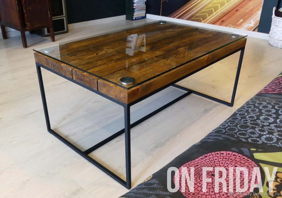 Стол журнальный в стиле лофт