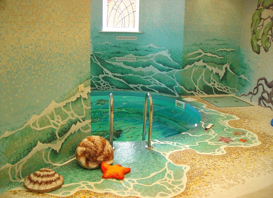 Декор стены в бассейне