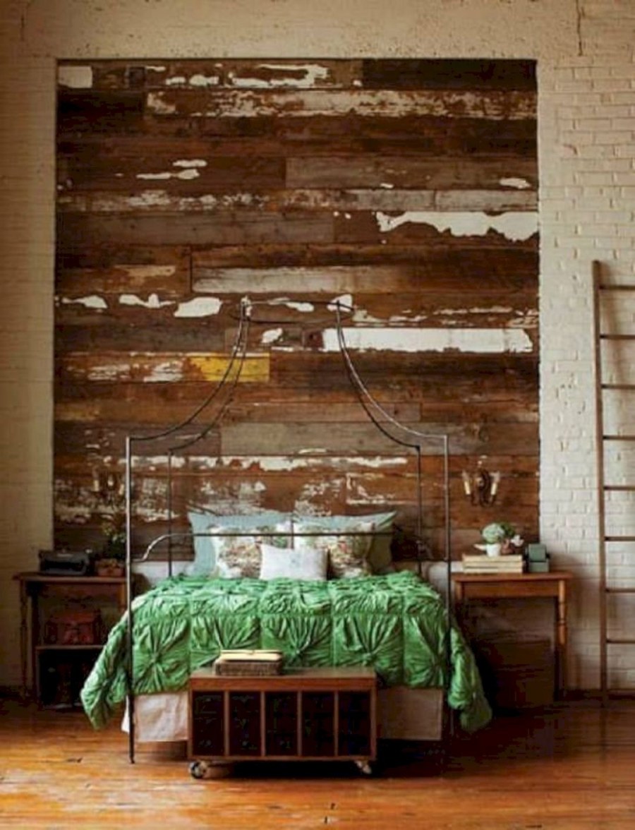 Старое дерево в интерьере