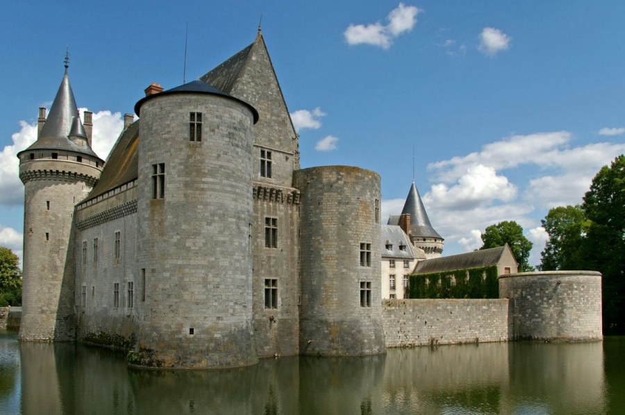 Замок Сюлли-сюр-Луар