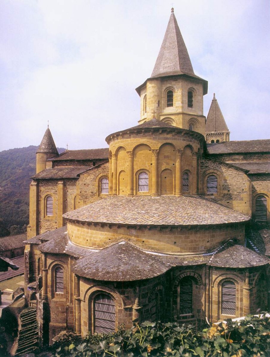 Средневековый храм романского стиля