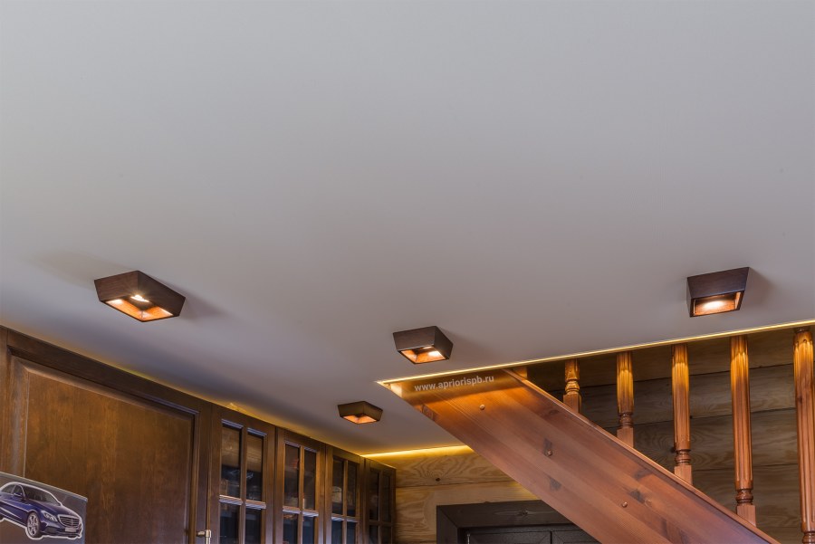 Натяжные потолки в доме