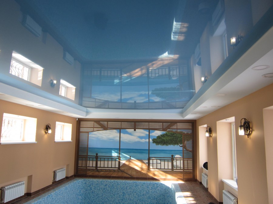 Натяжные потолки в доме